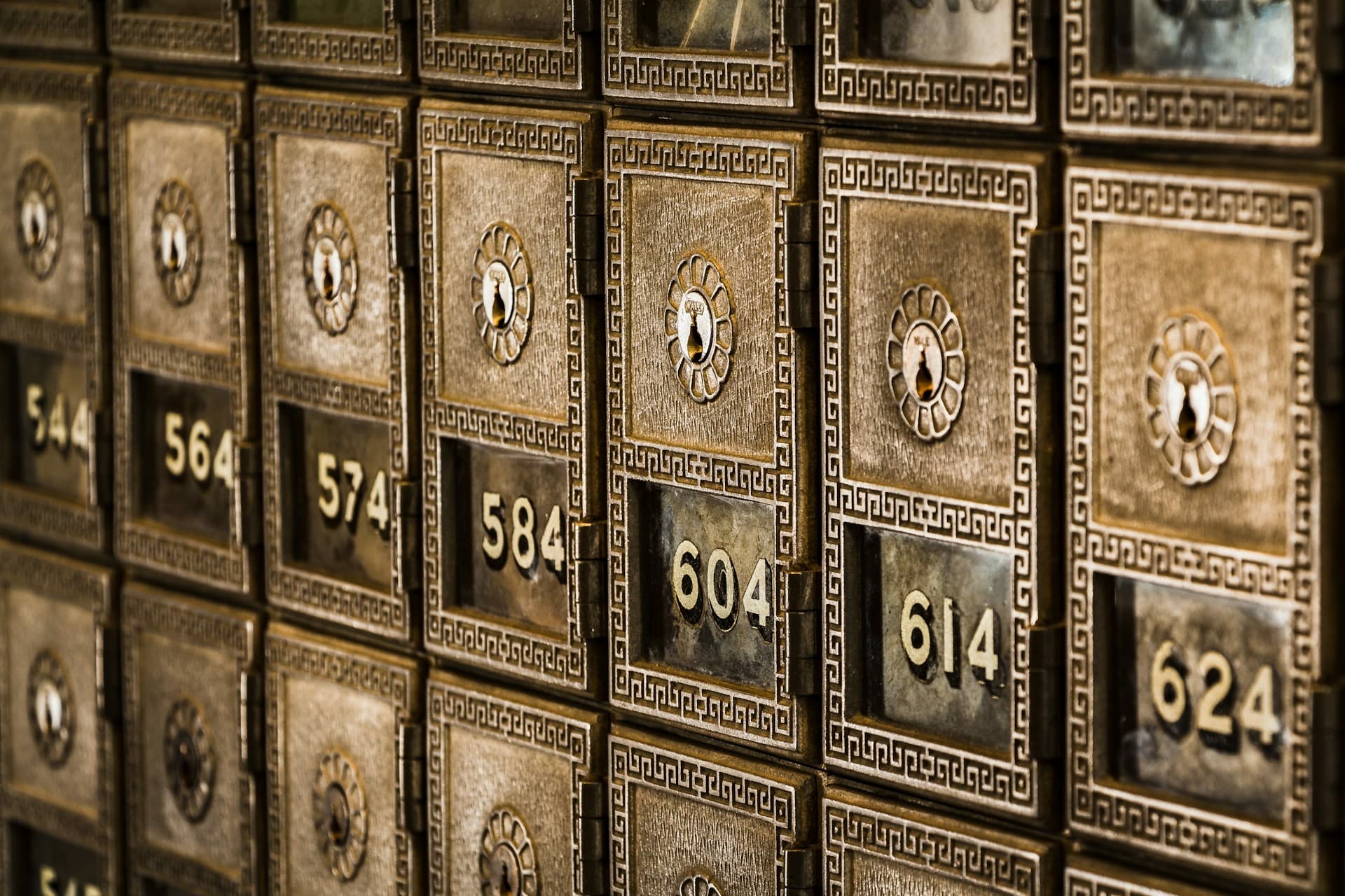 Nummerierte Bankschließfächer aus Metall